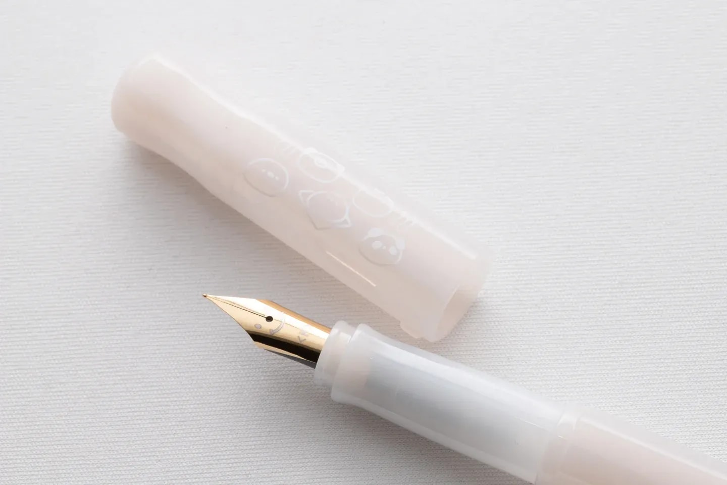 Kakuno Madoromi Fountain Pen sporting bread