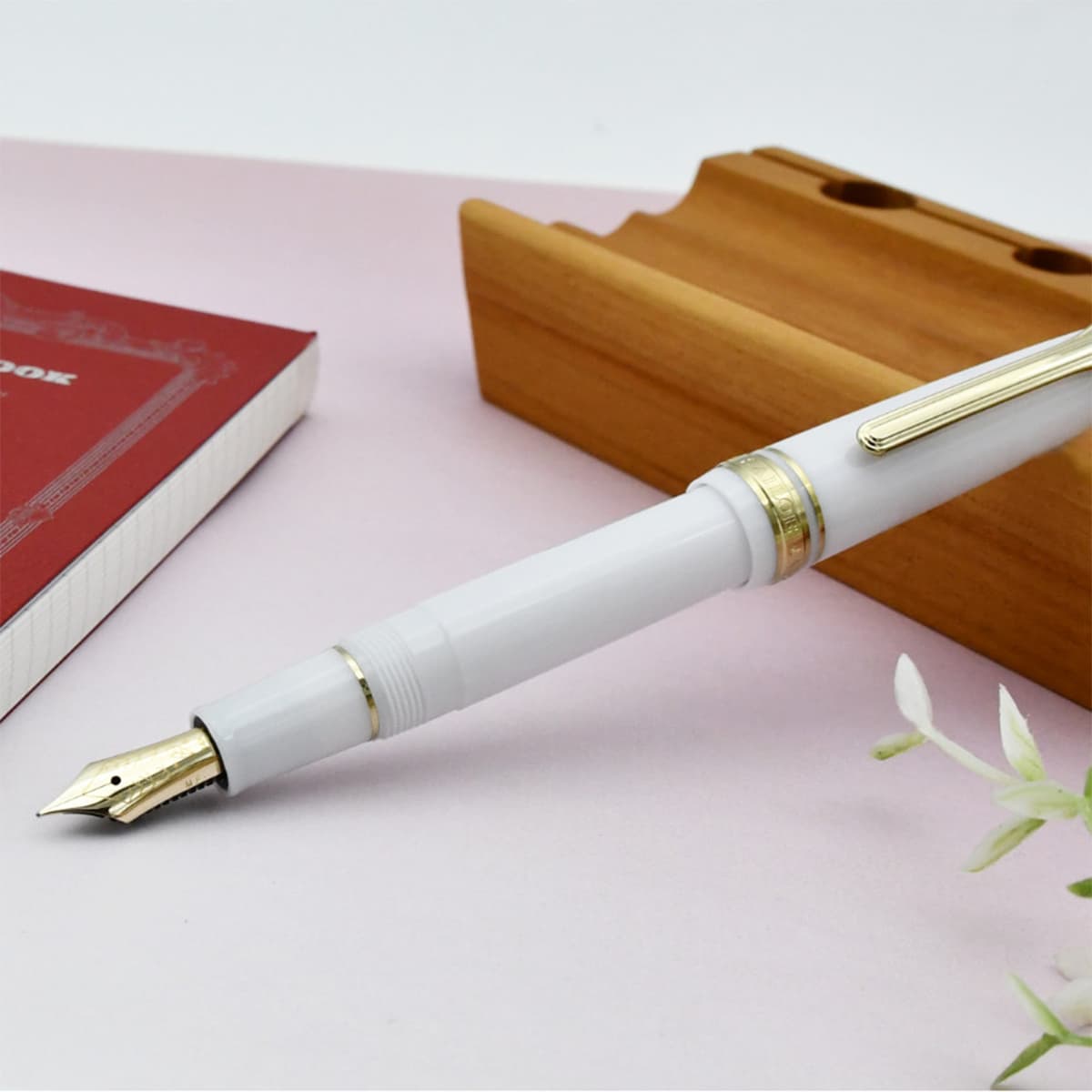 Shima Enaga fountain pen featuring a soft white body and a Sailor 14-karat gold nib.